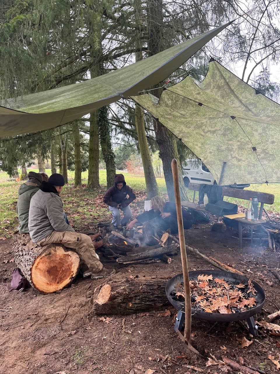 Kreis unter dem Tarp
